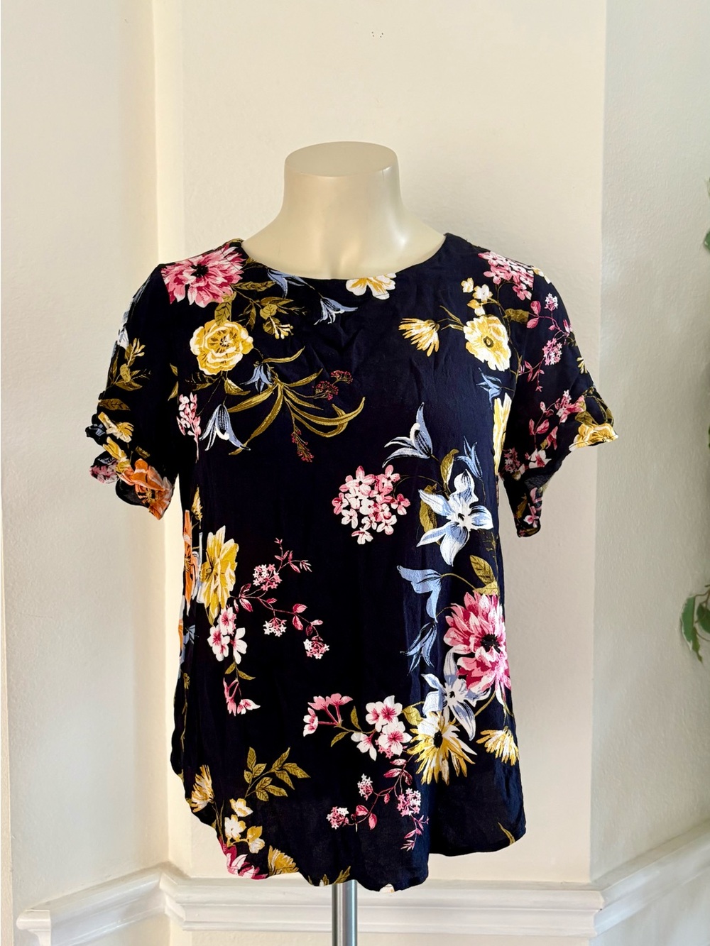 LOFT Navy Floral Short Sleeve Blouse